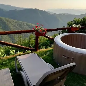 Holidays Crasciana, Con Terrazza Vista Sulle Alpi Apuane. Casa vacanze